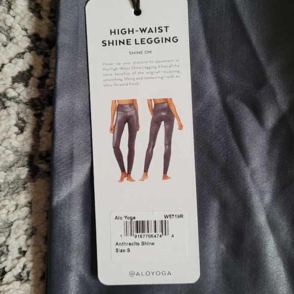 COPY - NWT Alo Yoga High Waist Shine Legging Size Small in Anthracite Shine! - Picture 2 of 5